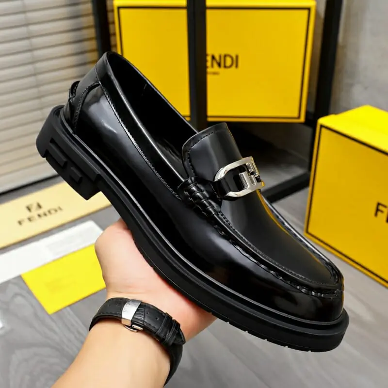 fendi cuir chaussures pour homme s_12209714